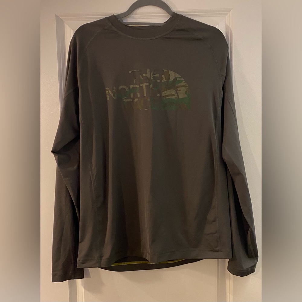The North Face Long Sleeve Shirt - Camo & Gray - Sz M - Like New
